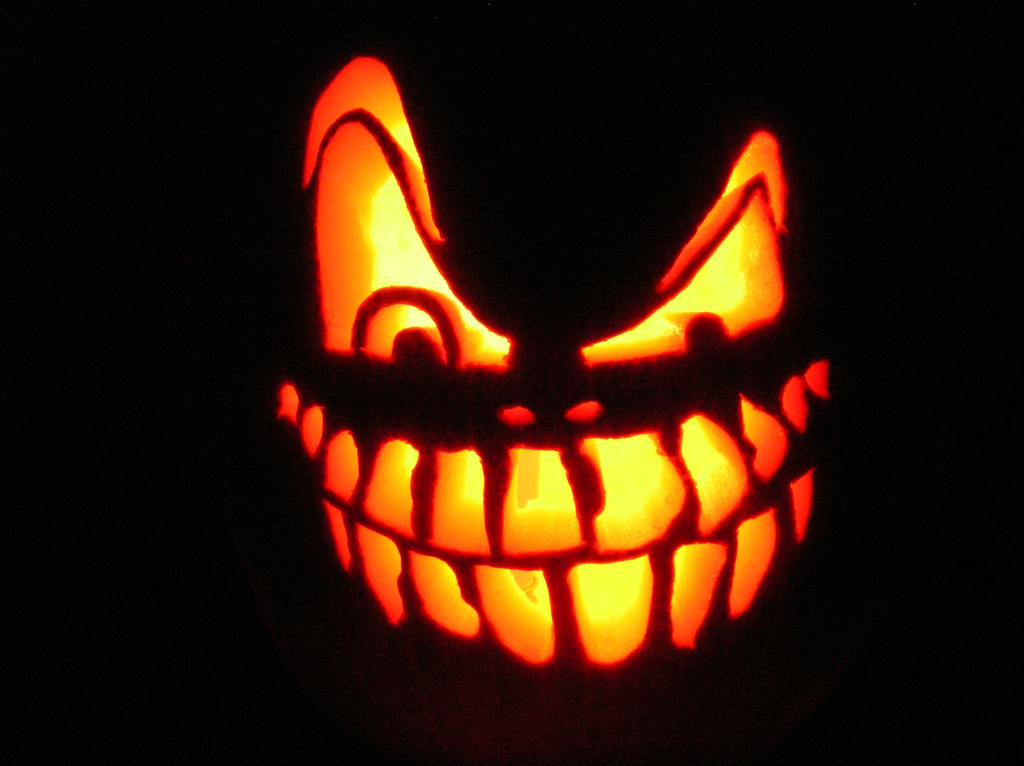 http://upload.wikimedia.org/wikipedia/commons/8/84/Happy_Halloween!.jpg