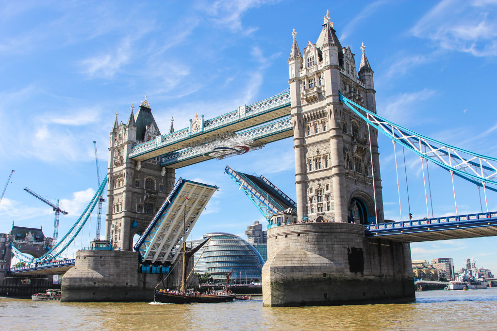 "Creative Commons, Tower Bridge", by  Dave Stravern, licensed under CC BY